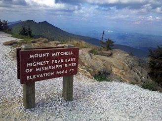 Mount_Mitchell_sign.jpg